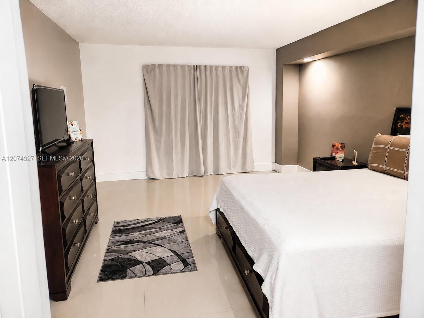Listing photo 4 for 16511 Blatt Blvd Unit#103, Weston, FL, 33326