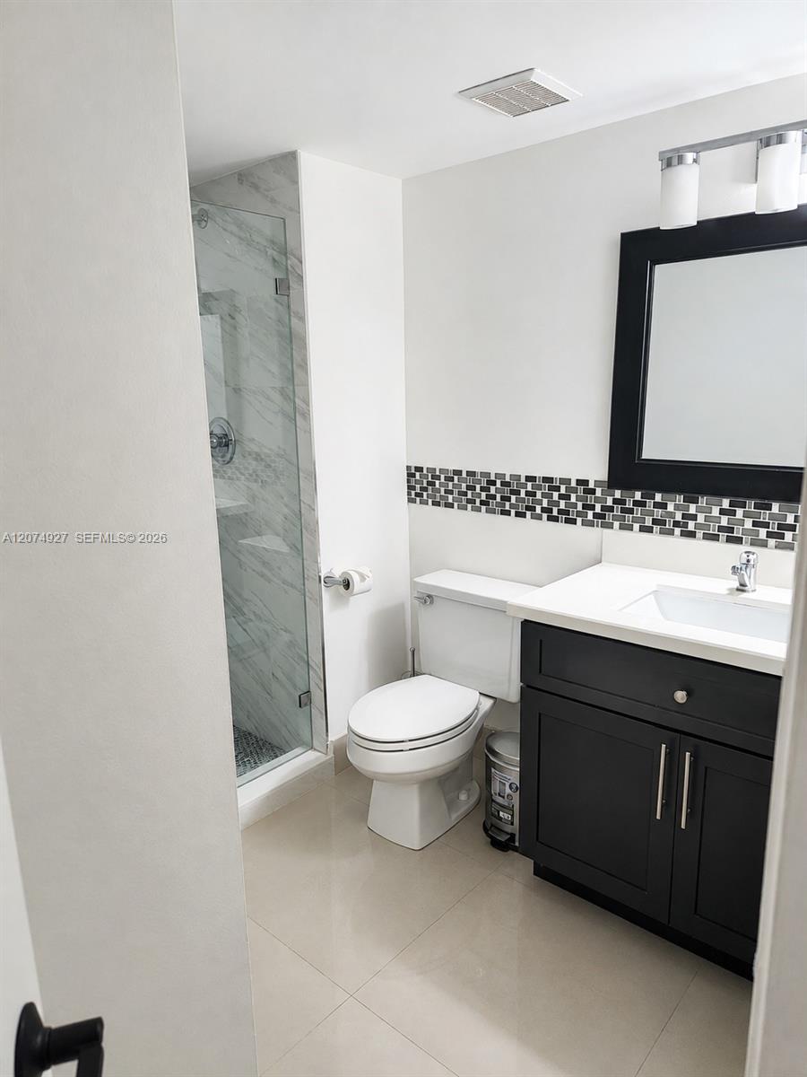 Listing photo 6 for 16511 Blatt Blvd Unit#103, Weston, FL, 33326