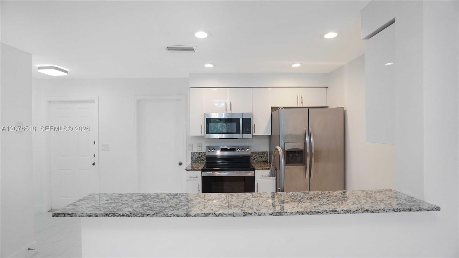 Listing photo 8 for 1492 Veracruz Ln Unit#4-4, Weston, FL, 33327