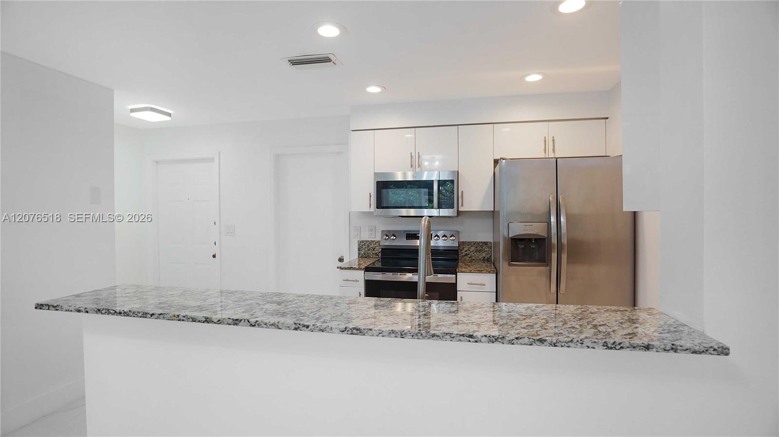 Listing photo 9 for 1492 Veracruz Ln Unit#4-4, Weston, FL, 33327