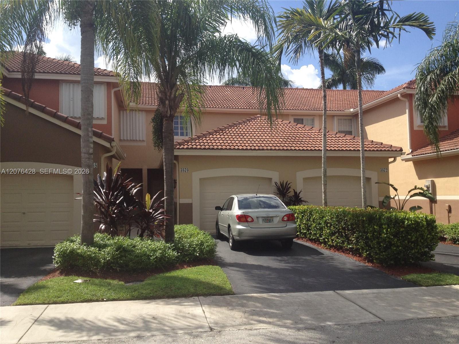 Listing photo 2 for 3870 San Simeon Cir Unit#0, Weston, FL, 33331
