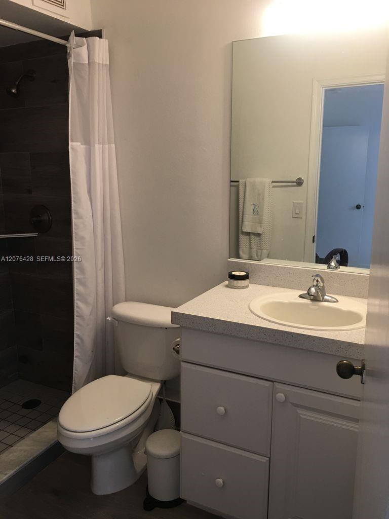 Listing photo 15 for 3870 San Simeon Cir Unit#0, Weston, FL, 33331