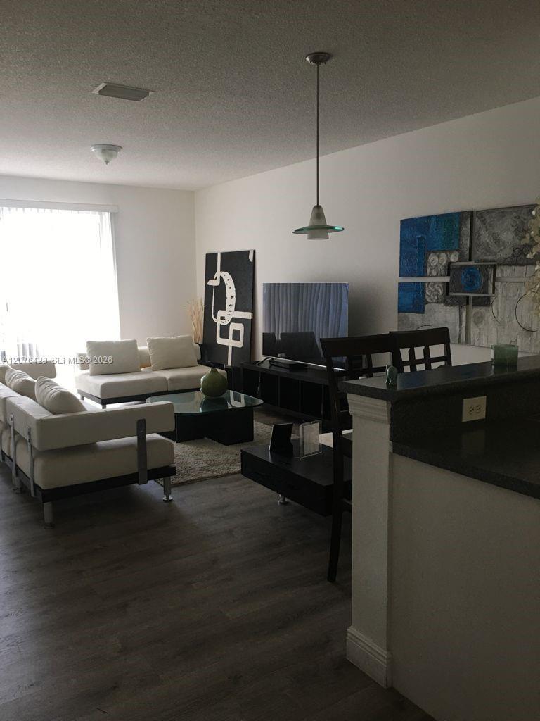 Listing photo 7 for 3870 San Simeon Cir Unit#0, Weston, FL, 33331