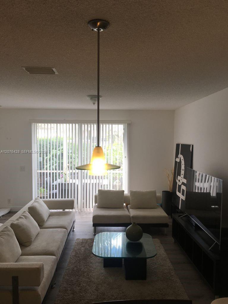Listing photo 8 for 3870 San Simeon Cir Unit#0, Weston, FL, 33331