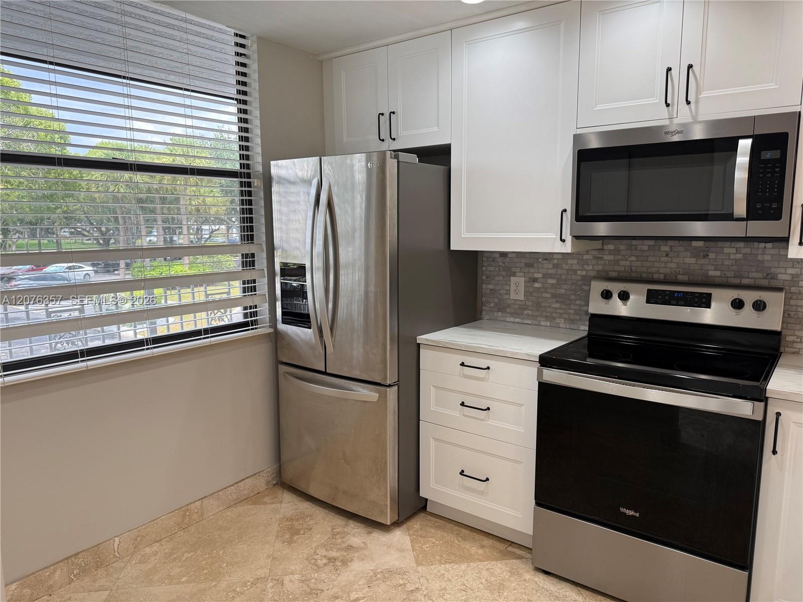 Listing photo 2 for 1520 Whitehall Dr Unit#206, Davie, FL, 33324