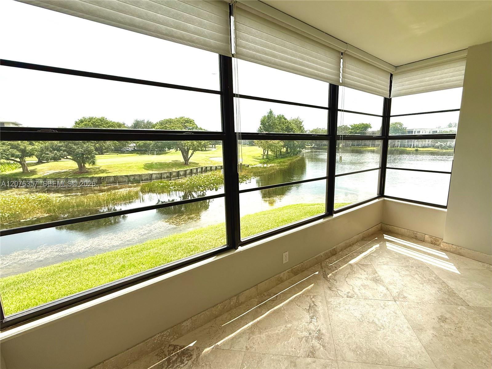 Listing photo 11 for 1520 Whitehall Dr Unit#206, Davie, FL, 33324