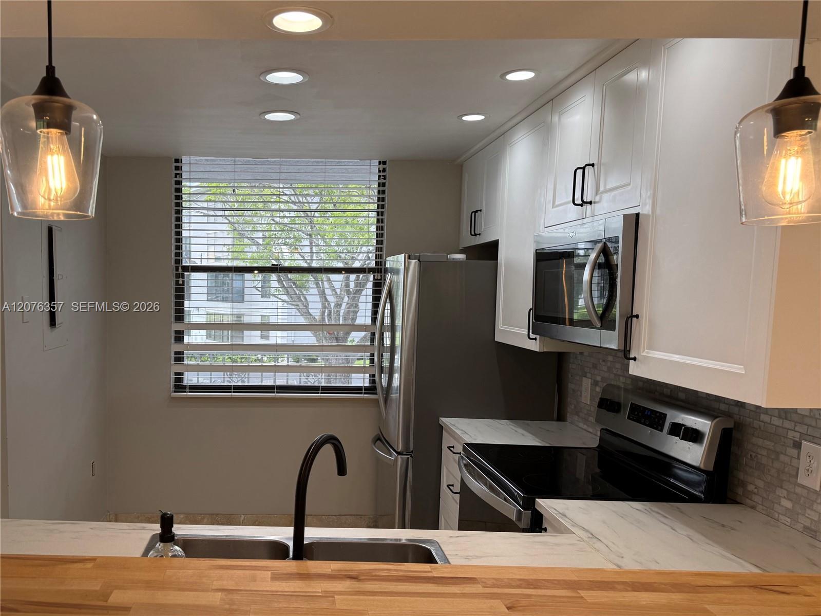Listing photo 5 for 1520 Whitehall Dr Unit#206, Davie, FL, 33324