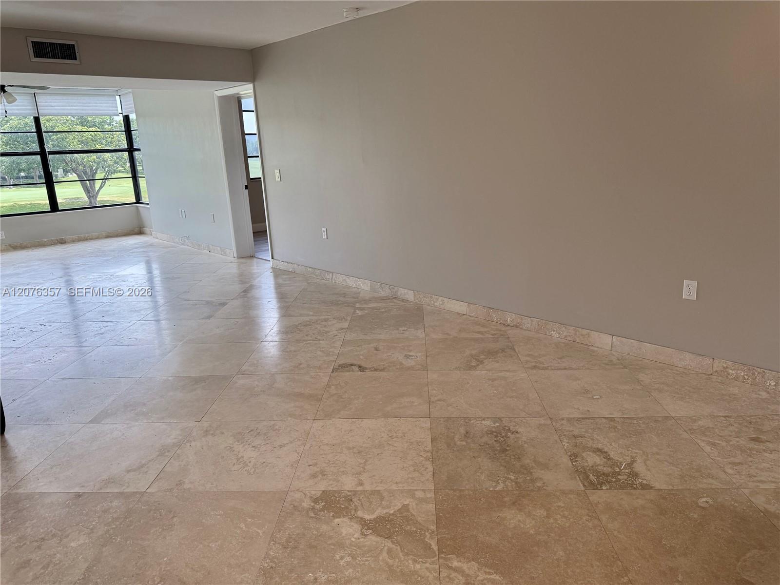Listing photo 7 for 1520 Whitehall Dr Unit#206, Davie, FL, 33324
