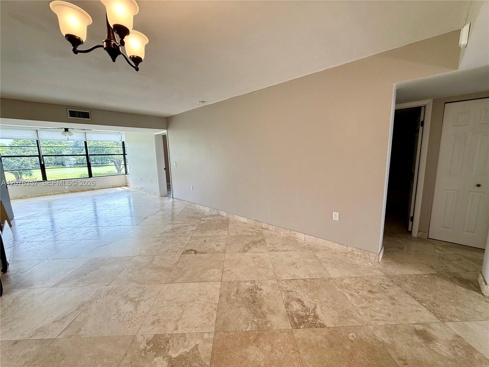 Listing photo 8 for 1520 Whitehall Dr Unit#206, Davie, FL, 33324