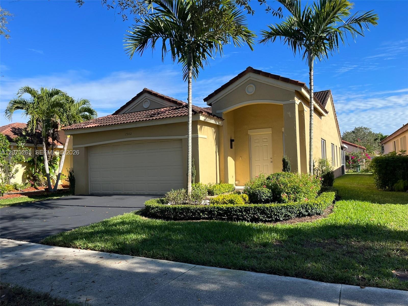 Listing photo 1 for 1542 Presidio Dr Unit#1542, Weston, FL, 33327