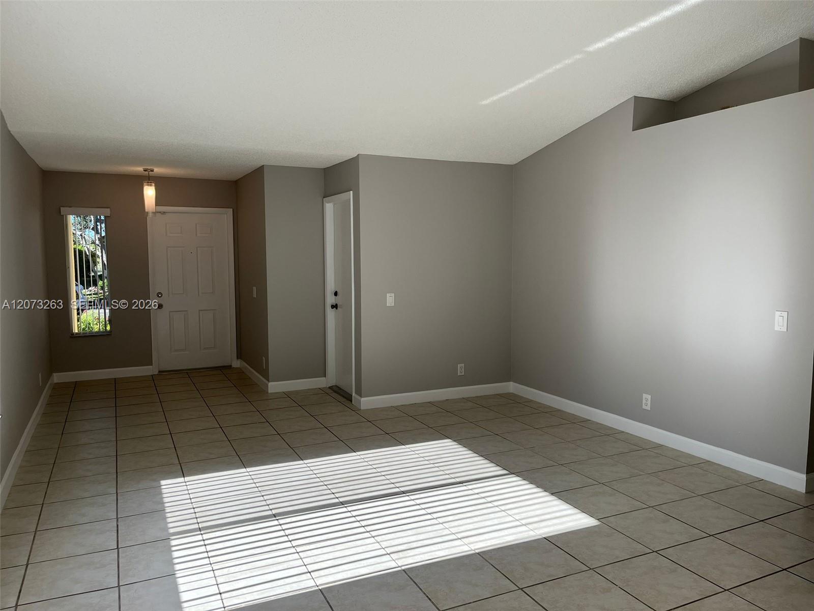 Listing photo 11 for 1542 Presidio Dr Unit#1542, Weston, FL, 33327