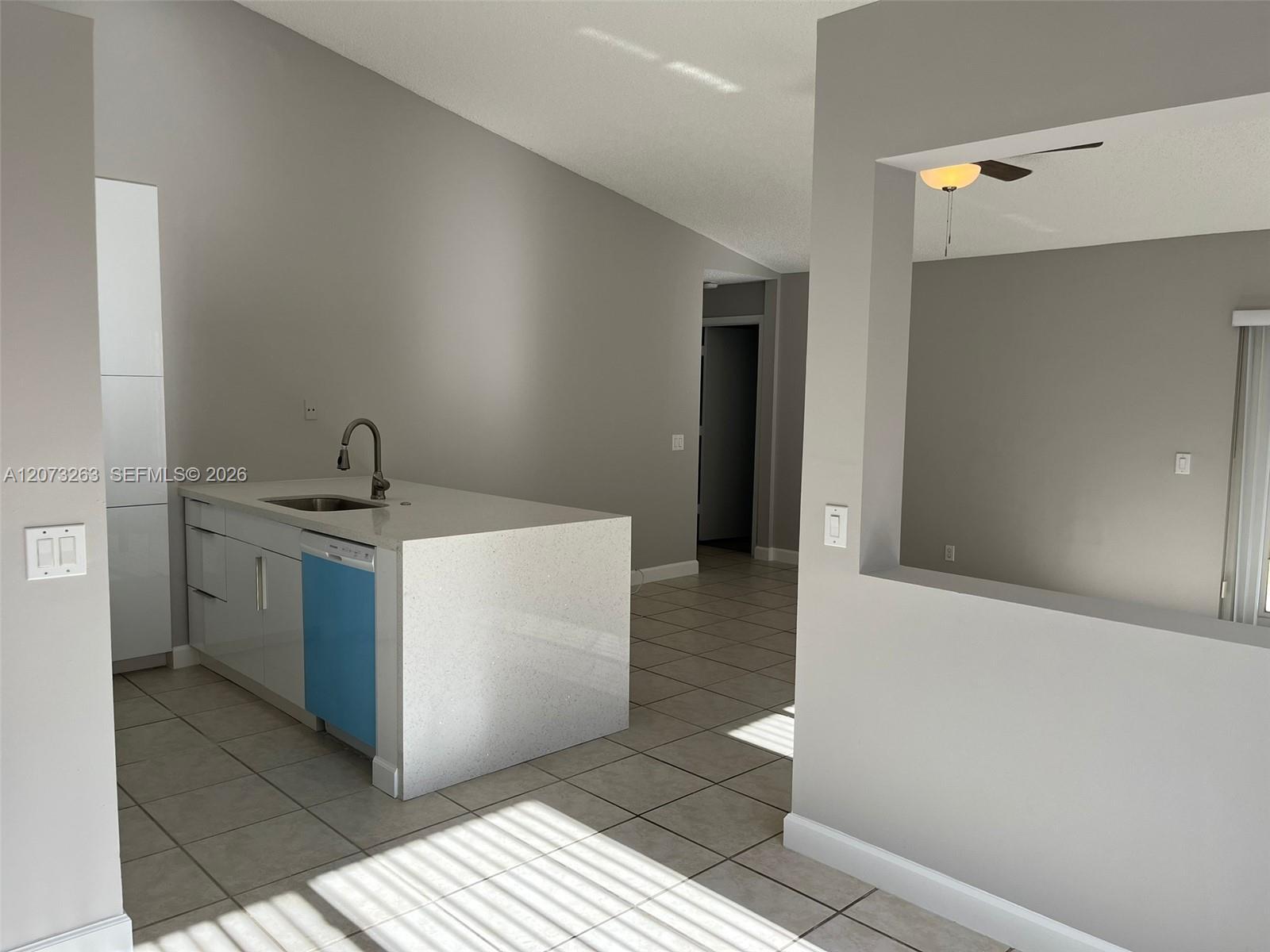 Listing photo 4 for 1542 Presidio Dr Unit#1542, Weston, FL, 33327