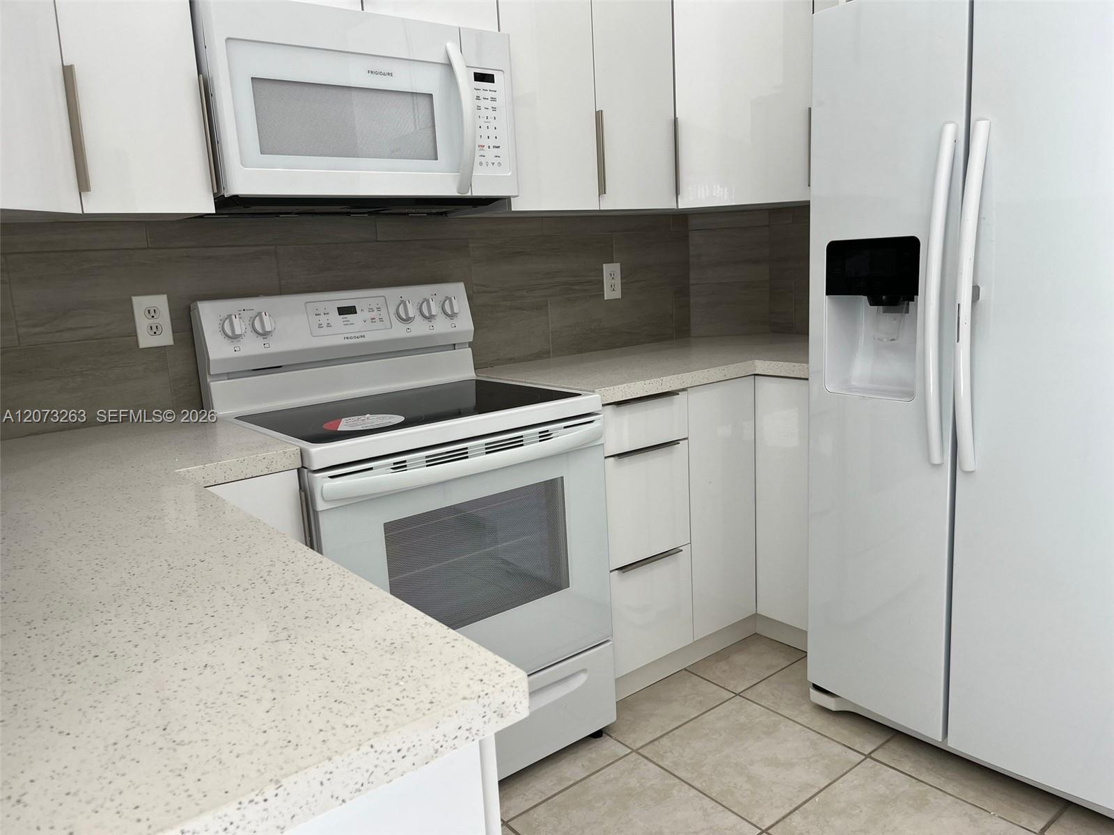 Listing photo 6 for 1542 Presidio Dr Unit#1542, Weston, FL, 33327