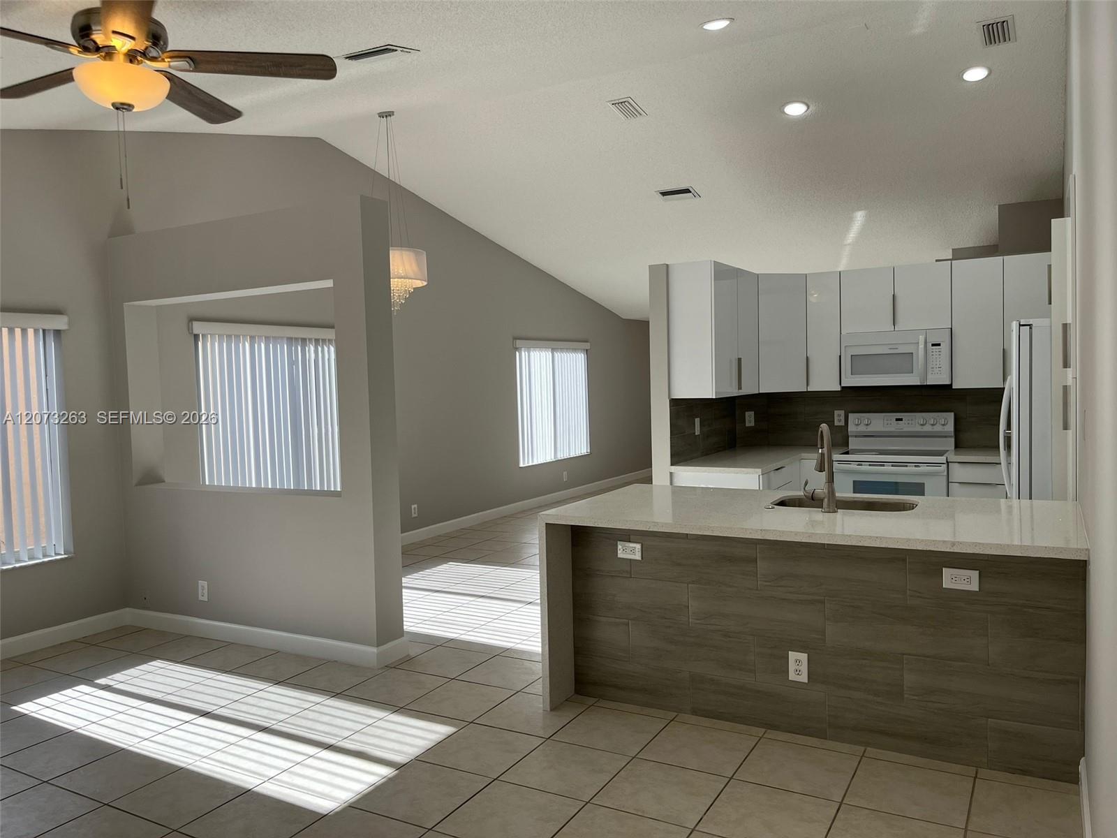 Listing photo 7 for 1542 Presidio Dr Unit#1542, Weston, FL, 33327