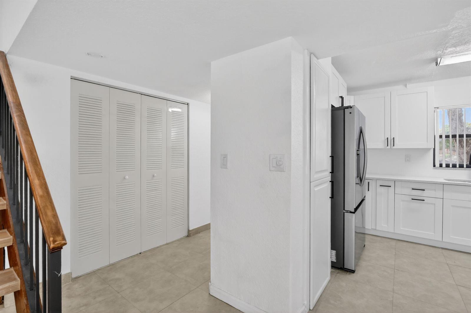 Listing photo 5 for 11556 NW 1ST Street, Plantation, FL, 33325