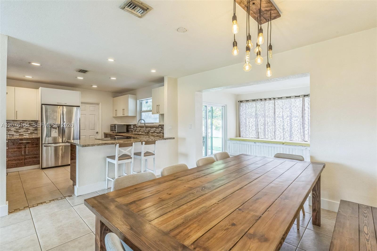 Listing photo 2 for 6931 SW 2nd St Unit#0, Pembroke Pines, FL, 33023