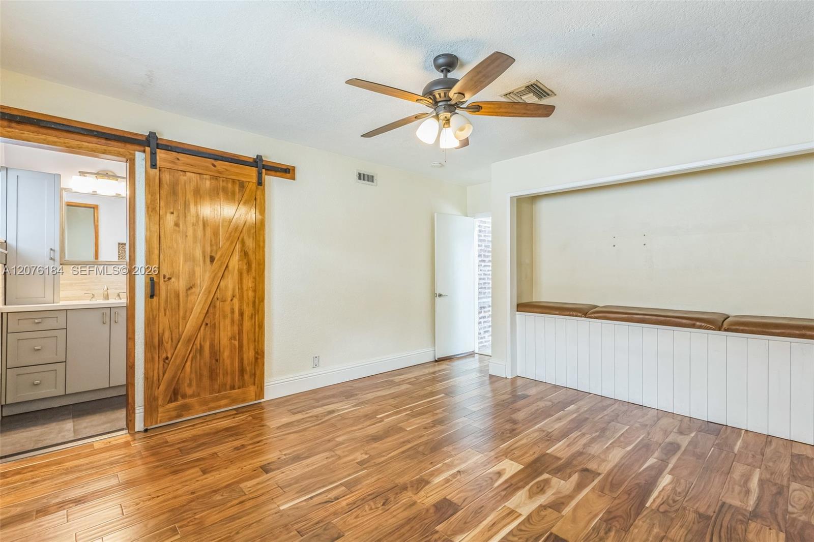 Listing photo 14 for 6931 SW 2nd St Unit#0, Pembroke Pines, FL, 33023