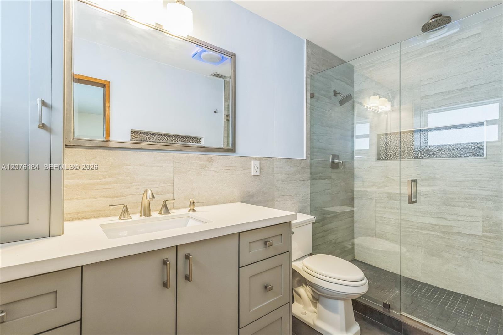 Listing photo 15 for 6931 SW 2nd St Unit#0, Pembroke Pines, FL, 33023