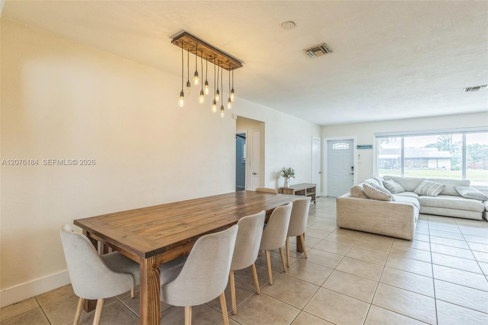 Listing photo 6 for 6931 SW 2nd St Unit#0, Pembroke Pines, FL, 33023