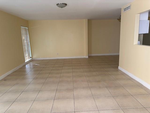 Listing photo 6 for 7013 NW 63RD Court, Tamarac, FL, 33321