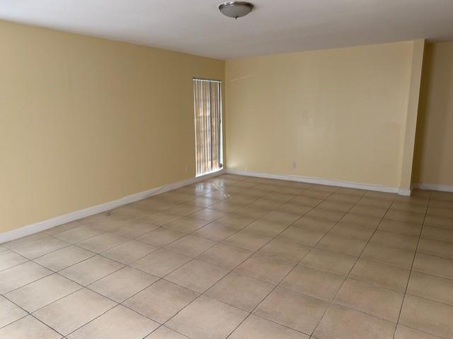 Listing photo 7 for 7013 NW 63RD Court, Tamarac, FL, 33321
