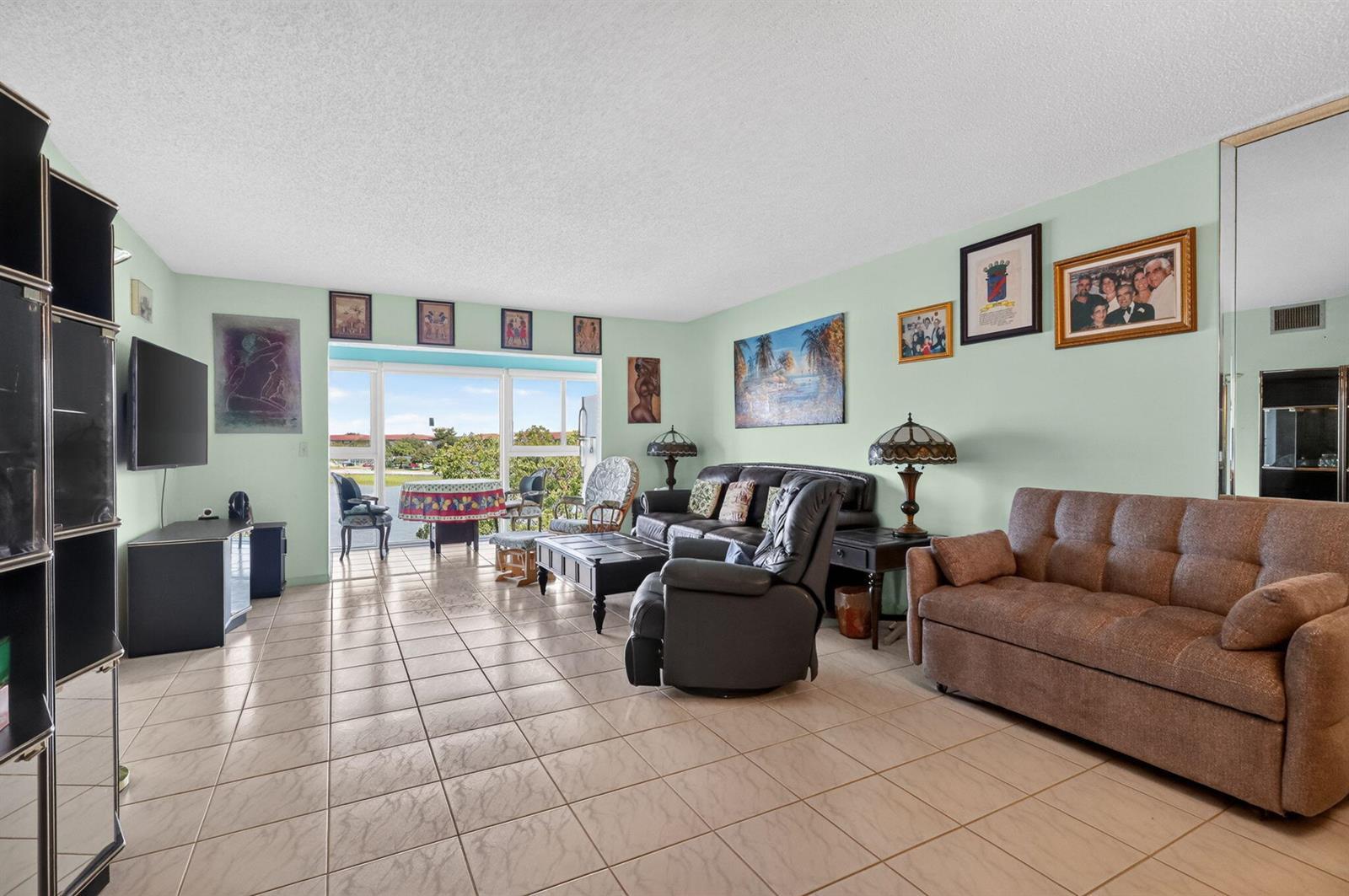 Listing photo 6 for 13001 SW 11TH Court Unit#405A, Pembroke Pines, FL, 33027