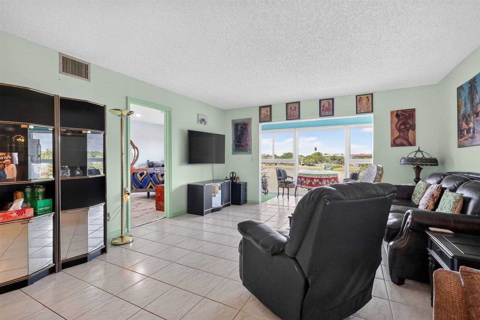 Listing photo 7 for 13001 SW 11TH Court Unit#405A, Pembroke Pines, FL, 33027