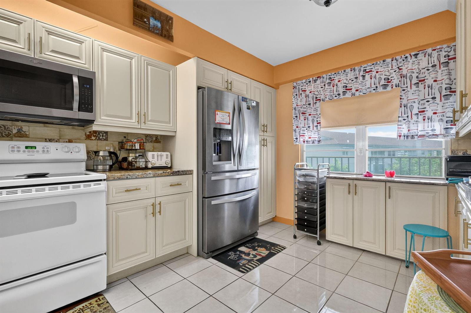 Listing photo 9 for 13001 SW 11TH Court Unit#405A, Pembroke Pines, FL, 33027