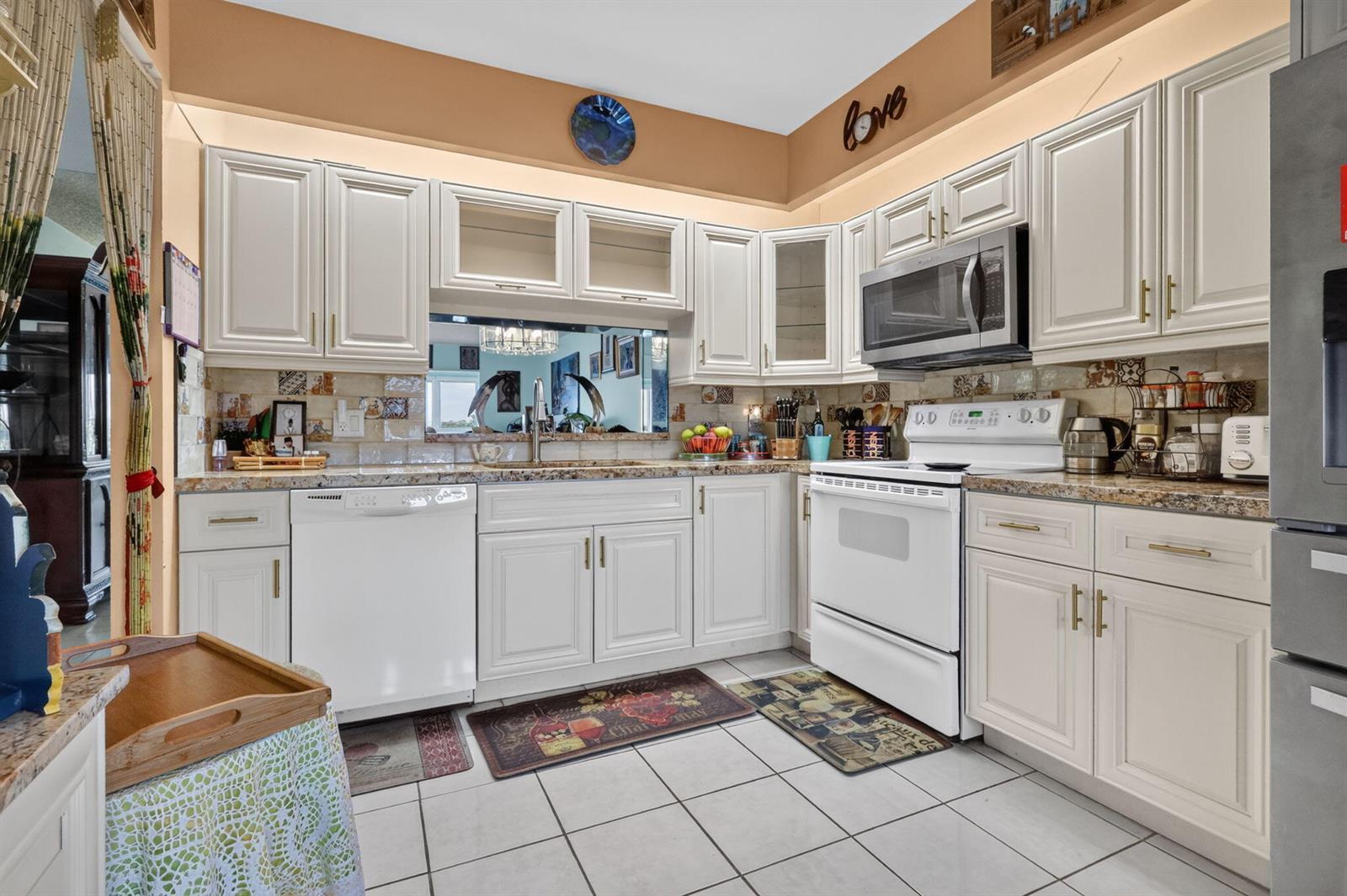 Listing photo 10 for 13001 SW 11TH Court Unit#405A, Pembroke Pines, FL, 33027