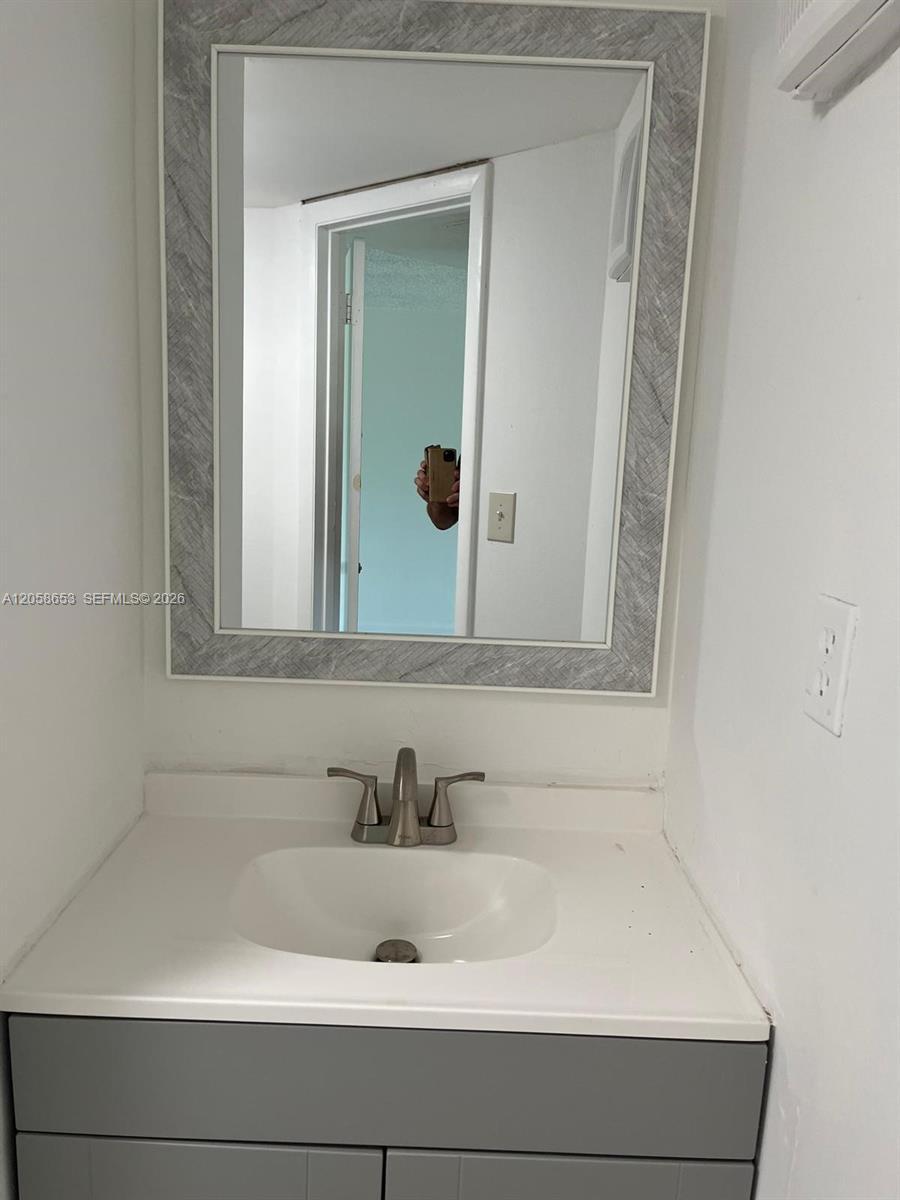 Listing photo 12 for 7911 N Colony Cir N Unit#202, Tamarac, FL, 33321