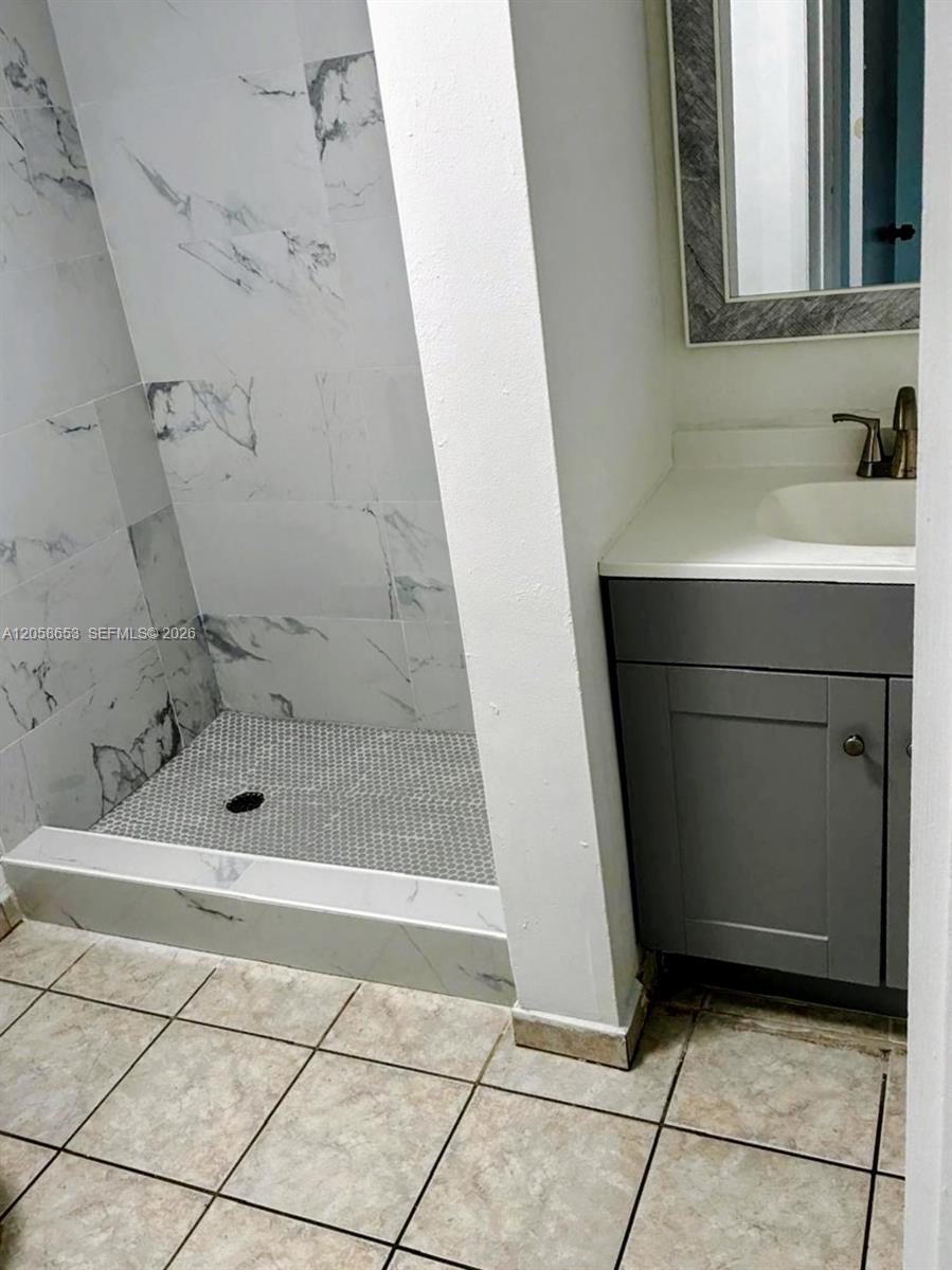 Listing photo 14 for 7911 N Colony Cir N Unit#202, Tamarac, FL, 33321