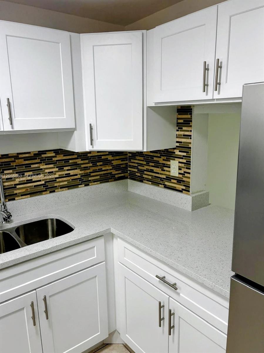 Listing photo 5 for 7911 N Colony Cir N Unit#202, Tamarac, FL, 33321