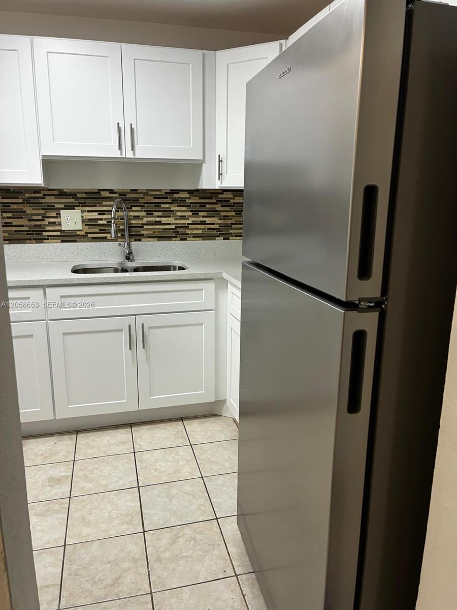 Listing photo 7 for 7911 N Colony Cir N Unit#202, Tamarac, FL, 33321