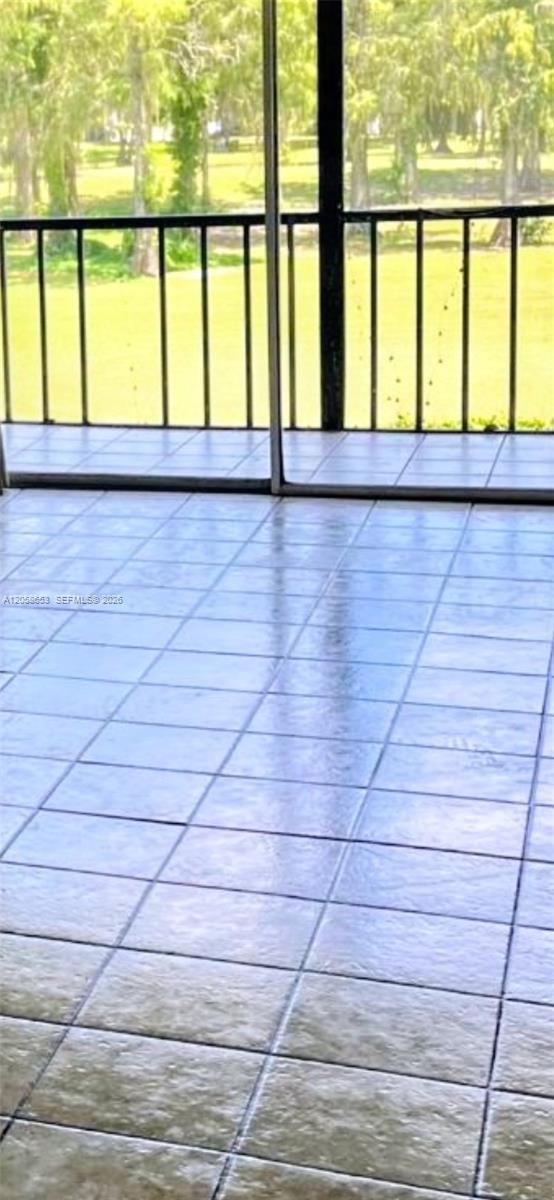 Listing photo 8 for 7911 N Colony Cir N Unit#202, Tamarac, FL, 33321