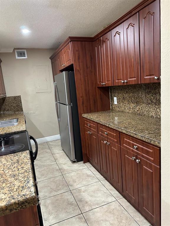 Listing photo 1 for 4533 TREEHOUSE Lane Unit#H, Tamarac, FL, 33319