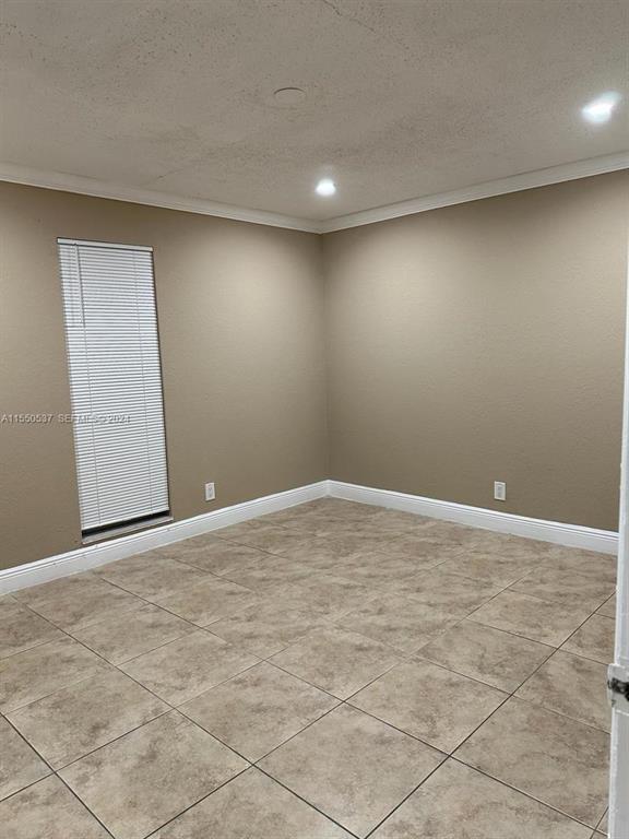 Listing photo 4 for 4533 TREEHOUSE Lane Unit#H, Tamarac, FL, 33319