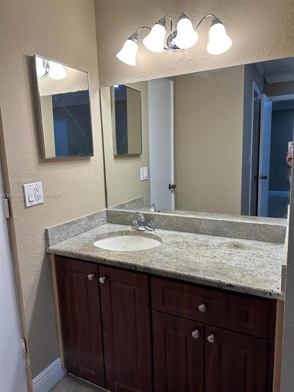 Listing photo 7 for 4533 TREEHOUSE Lane Unit#H, Tamarac, FL, 33319