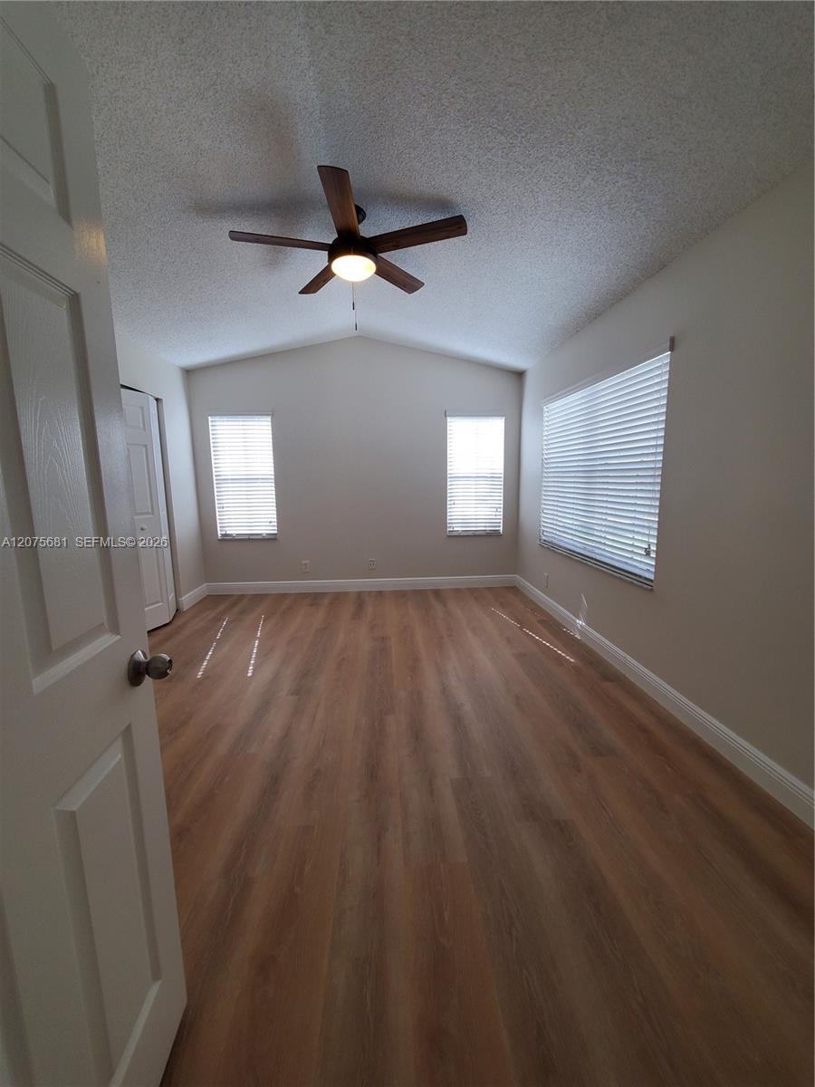 Listing photo 12 for 858 Briar Ridge Rd, Weston, FL, 33327