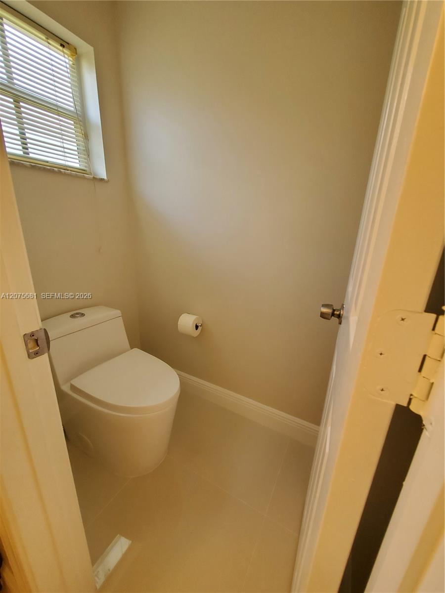 Listing photo 15 for 858 Briar Ridge Rd, Weston, FL, 33327