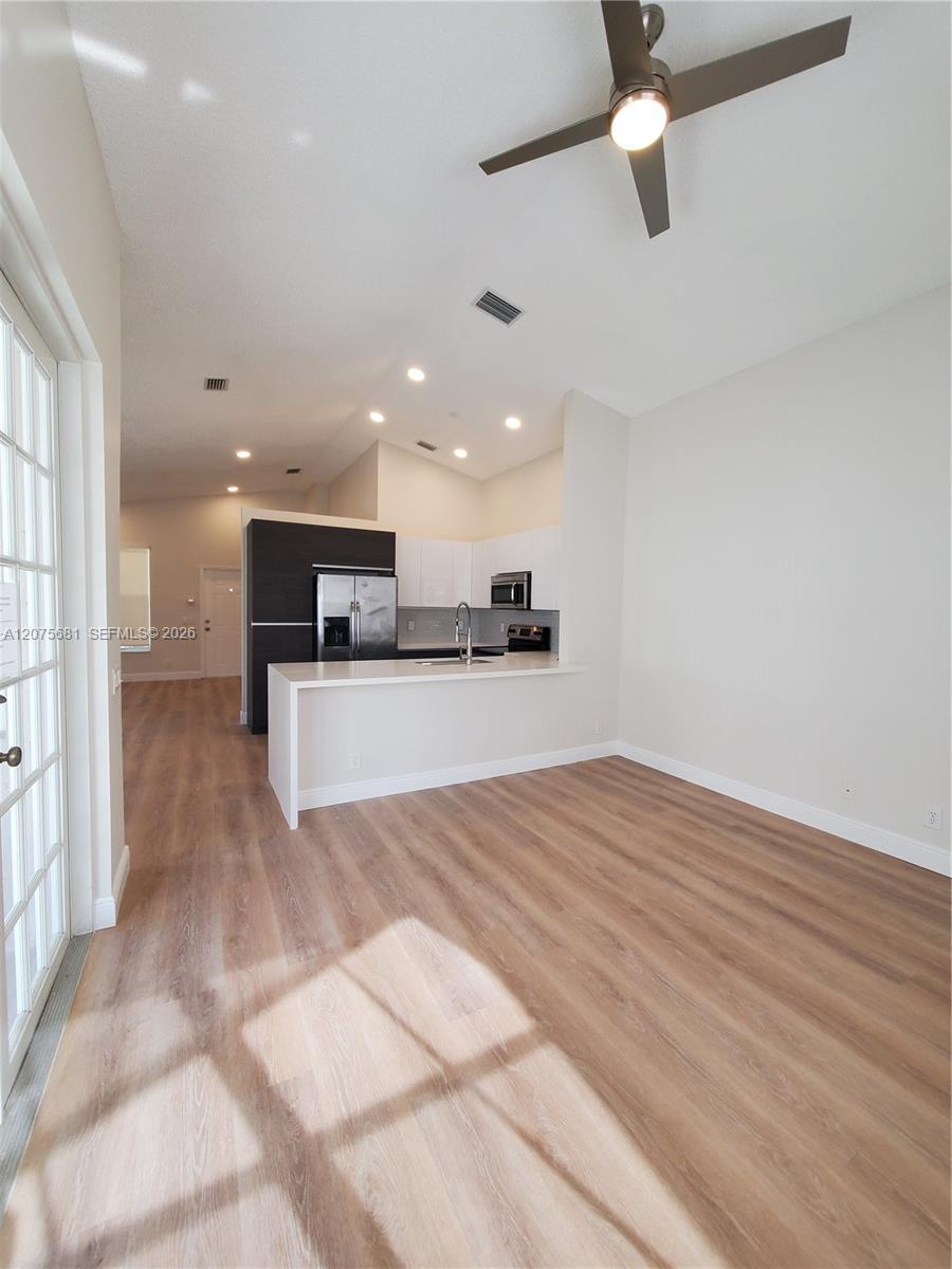 Listing photo 3 for 858 Briar Ridge Rd, Weston, FL, 33327