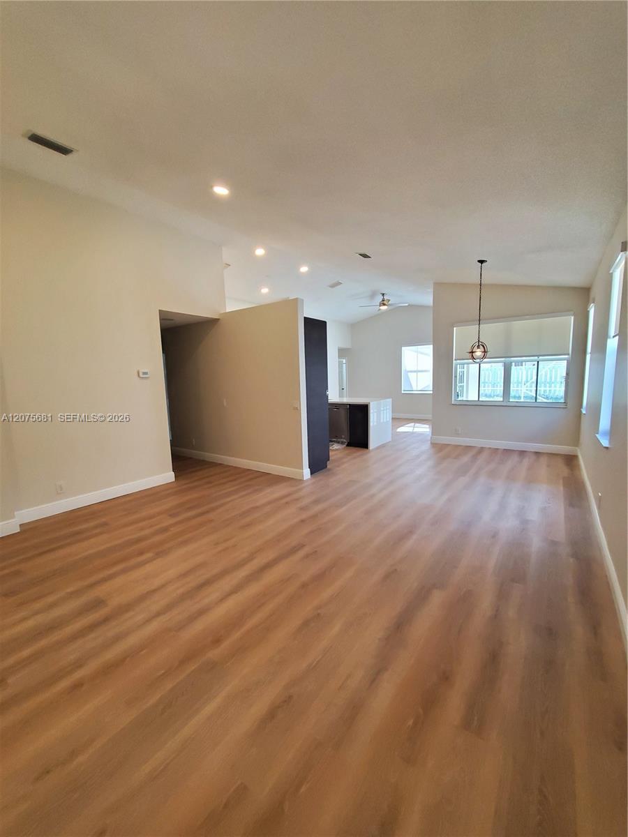 Listing photo 6 for 858 Briar Ridge Rd, Weston, FL, 33327