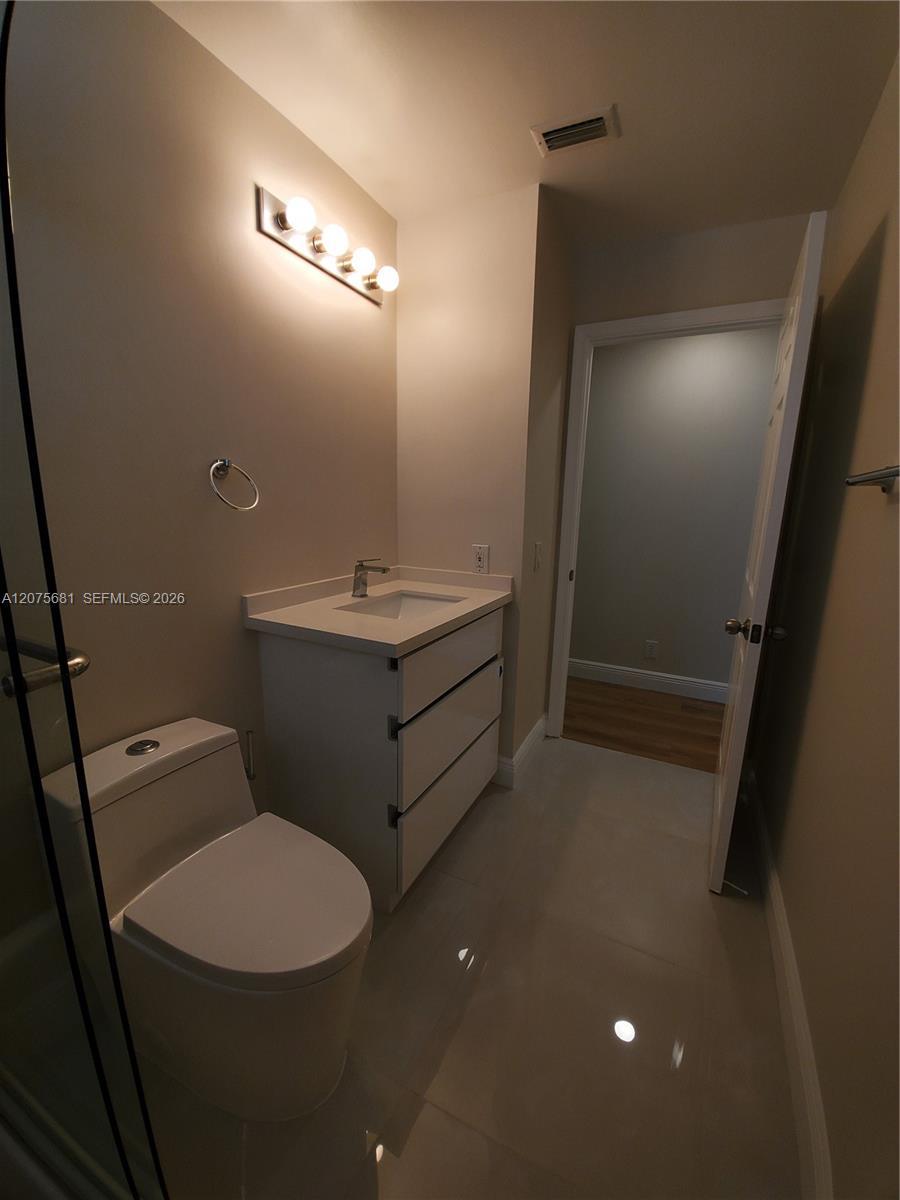 Listing photo 9 for 858 Briar Ridge Rd, Weston, FL, 33327