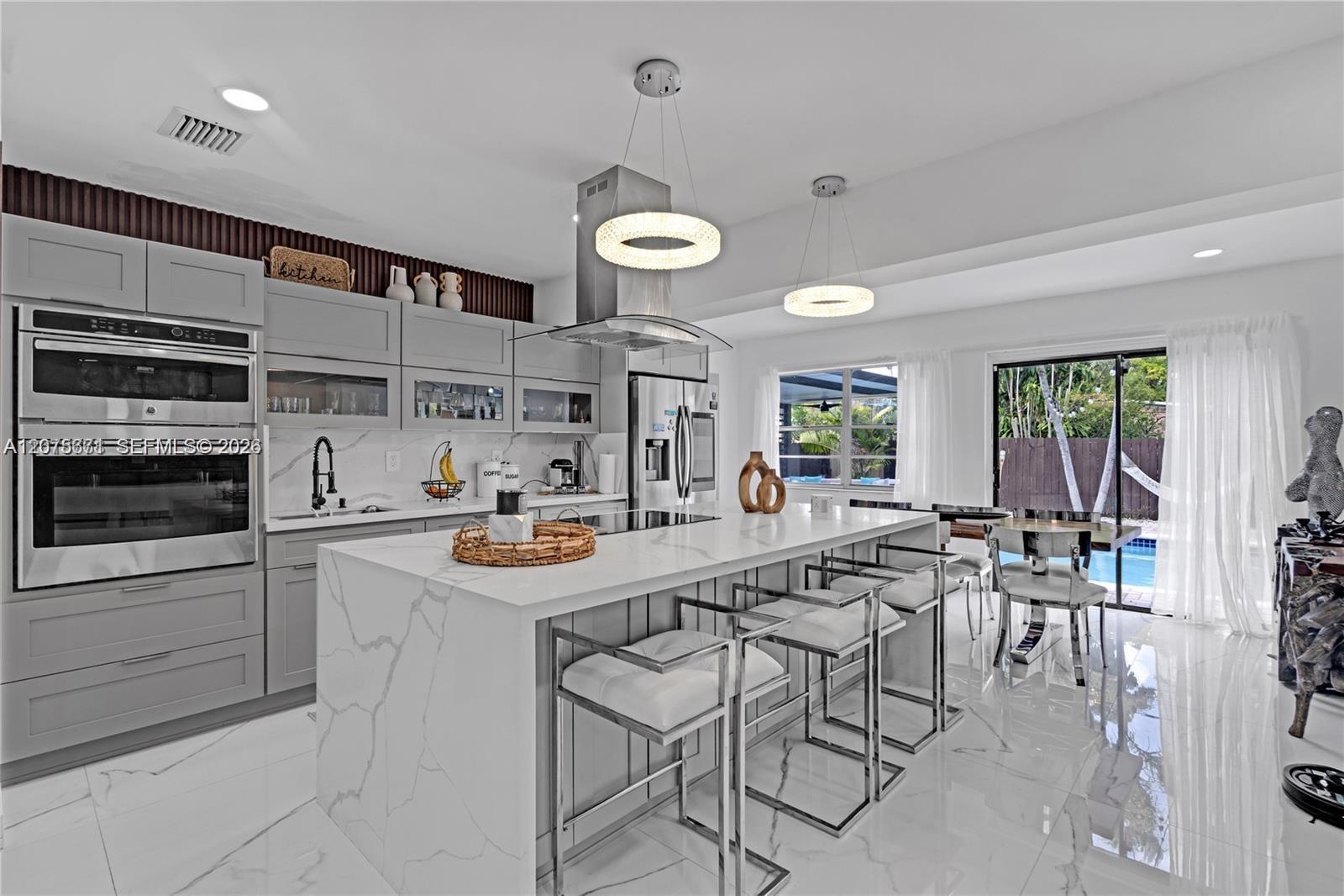 Listing photo 2 for 7031 SW 12th St, Pembroke Pines, FL, 33023