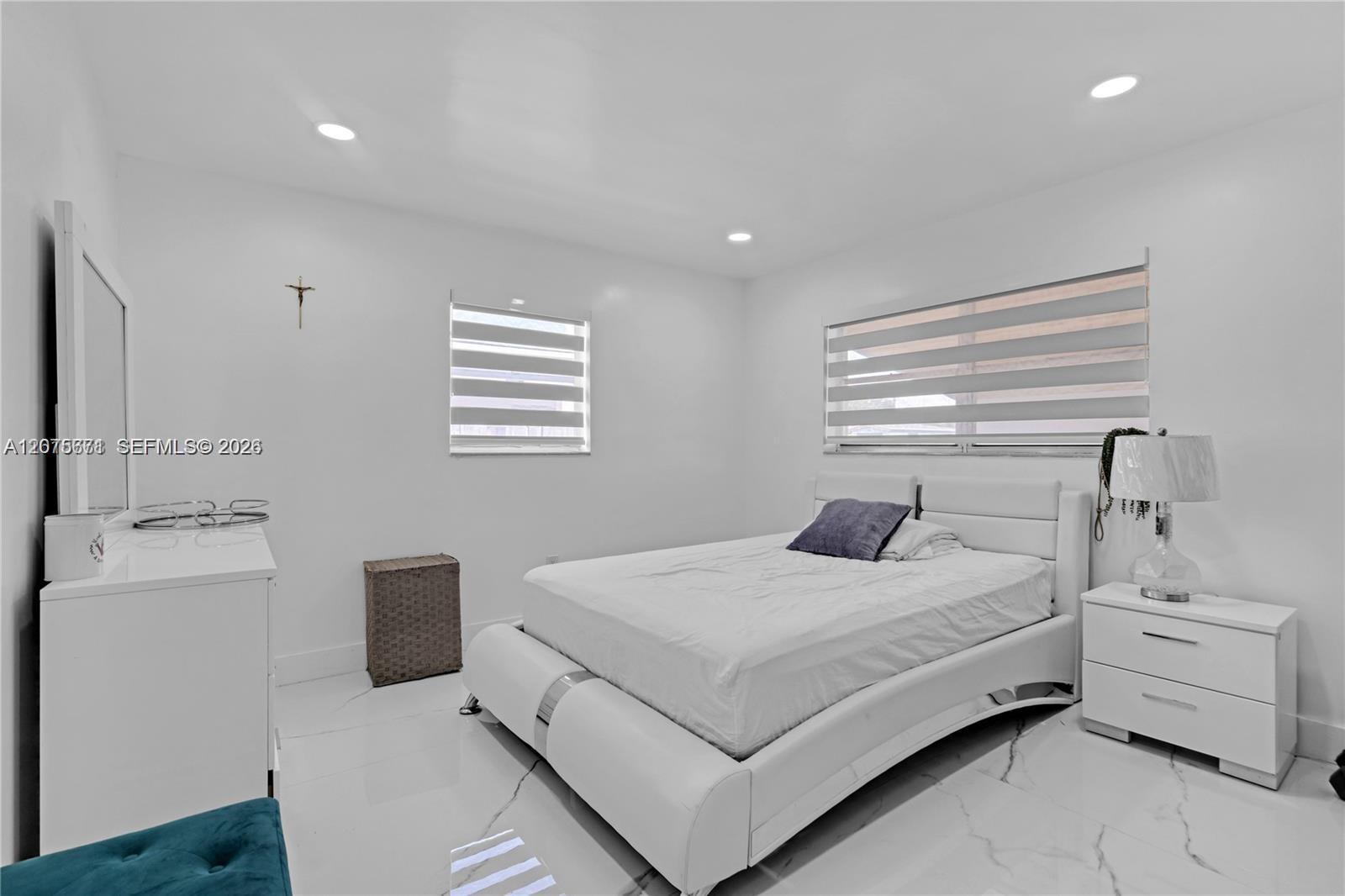 Listing photo 12 for 7031 SW 12th St, Pembroke Pines, FL, 33023