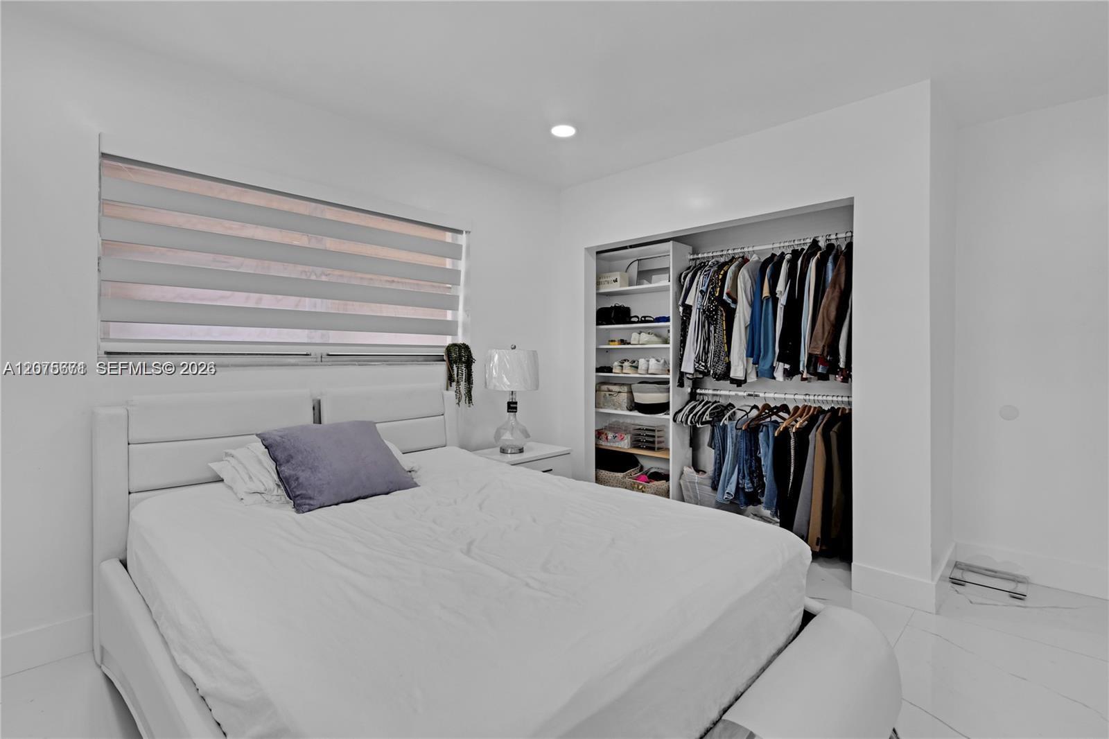 Listing photo 14 for 7031 SW 12th St, Pembroke Pines, FL, 33023