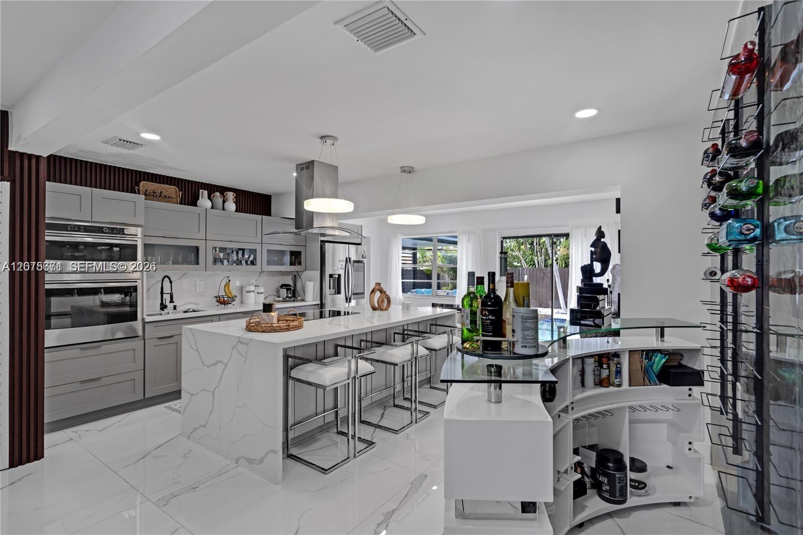 Listing photo 4 for 7031 SW 12th St, Pembroke Pines, FL, 33023