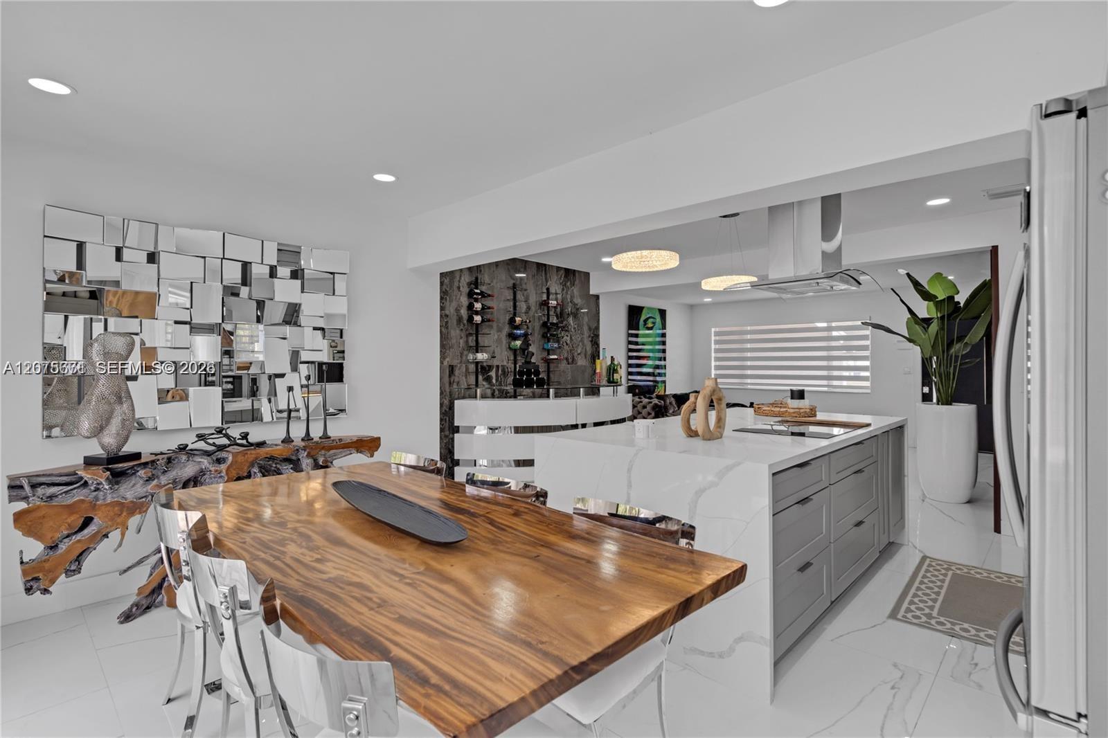 Listing photo 8 for 7031 SW 12th St, Pembroke Pines, FL, 33023