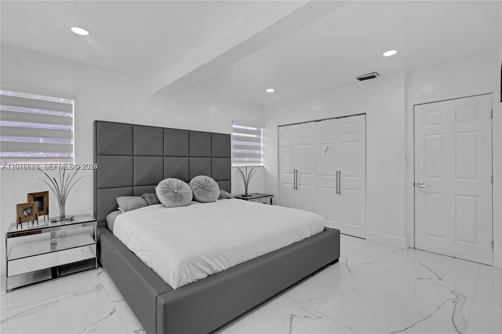 Listing photo 9 for 7031 SW 12th St, Pembroke Pines, FL, 33023