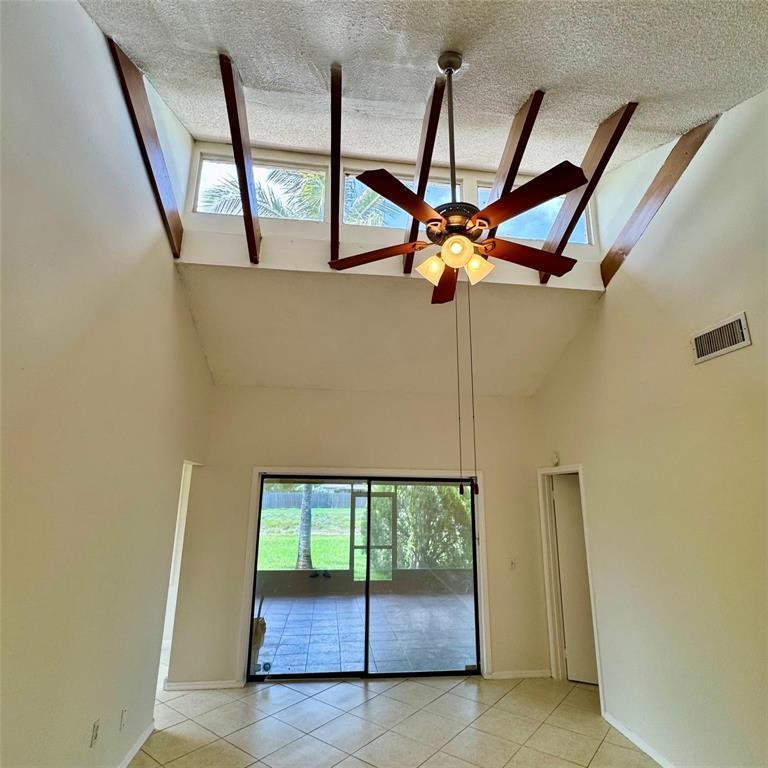 Listing photo 3 for 10849 NW 30TH Place Unit#371, Sunrise, FL, 33322