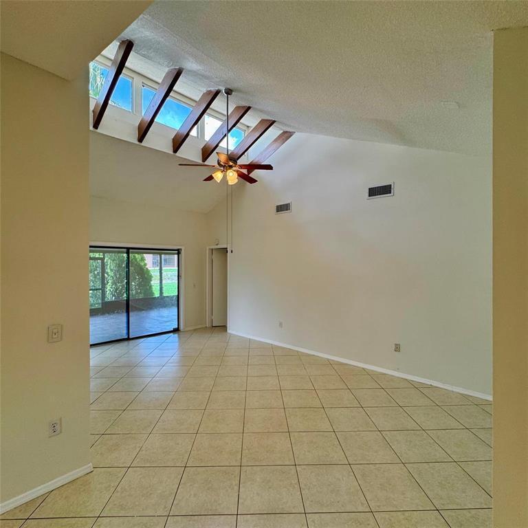 Listing photo 4 for 10849 NW 30TH Place Unit#371, Sunrise, FL, 33322
